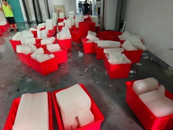防暑！苏媒：淮安队、镇江队主场作战  共准备105吨冰块+70个饮水点