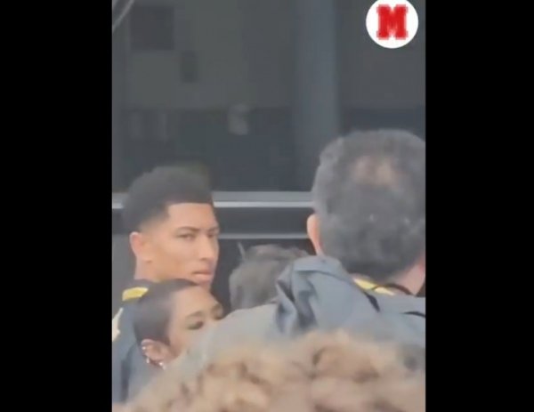 世俱杯准总决赛    巴黎vs皇马，多特中场球员乔布-贝林厄姆现场观战