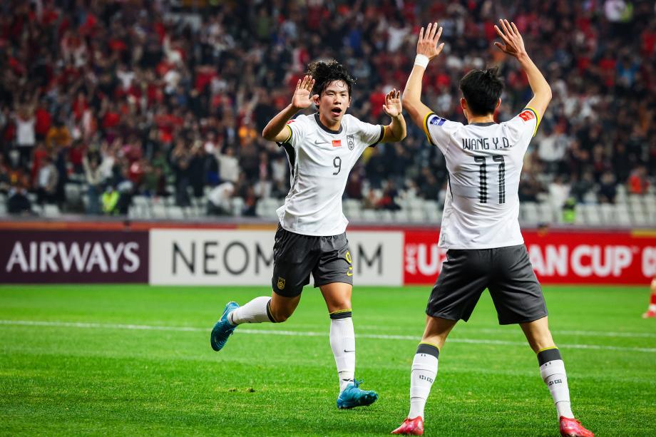 [图]U20国足5-2十人吉尔吉斯斯坦2连胜提前出线最新国际足球新闻