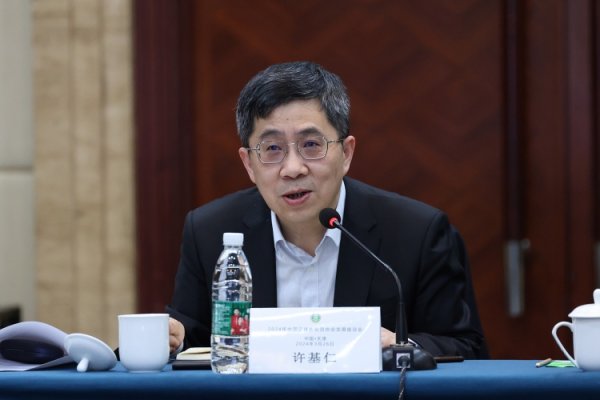 上海德比用外籍裁判    ？足协副主席许基仁回应：争取