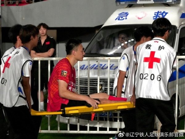 辽宁铁人官方：栗鹏进行右腿胫骨骨裂  内固定术手术，手术顺利