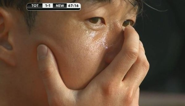 33岁孙兴慜告别热刺！被换下哭成泪人 全场起立鼓掌+队友列队致敬