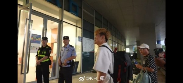 上不上呢？黄紫昌现身今晚苏超常州vs泰州赛事  现场