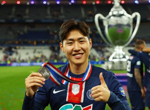 真假？队报：森林3000万+3000万浮动报价24岁韩国前场球员李刚仁遭拒