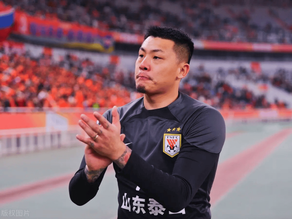 王大雷发文道歉: 扔领队  袖标是我考虑不周到, 动作太随意