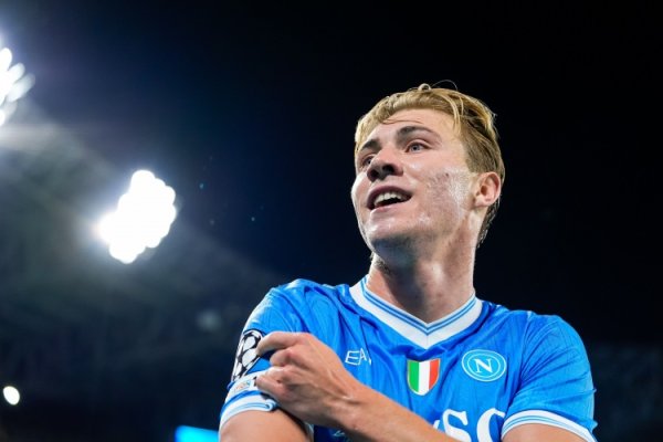 那不勒斯球员德回转 价变动:3人涨2人跌,霍伊伦涨1000万欧 那不勒斯球员德回转 价变动:3人涨2人跌,霍伊伦涨1000万欧