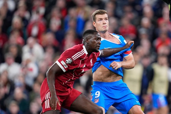 TA：利物浦确信科纳特只是受了小伤，并希望他能赶上对曼联的赛事