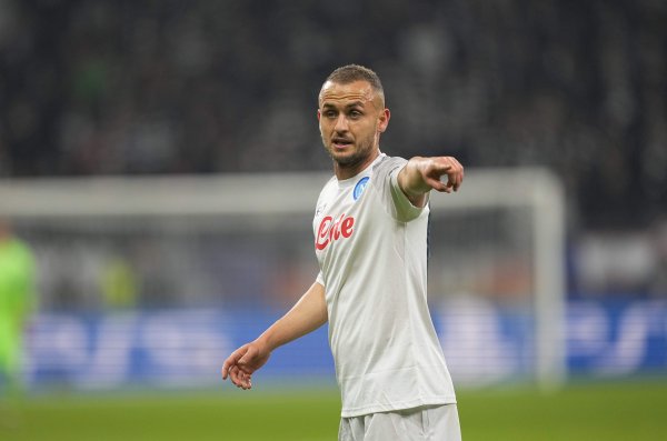 洛博特卡:那不勒斯会尽力在圣西罗拿到3分 和德布劳内搭档很容易 洛博特卡:那不勒斯会尽力在圣西罗拿到3分 和德布劳内搭档很容易