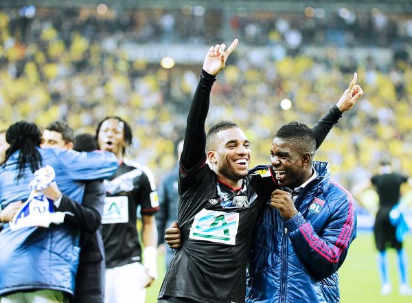 里昂致敬乌姆蒂蒂：从我们的青训到世界之巅，感谢你所做的一切