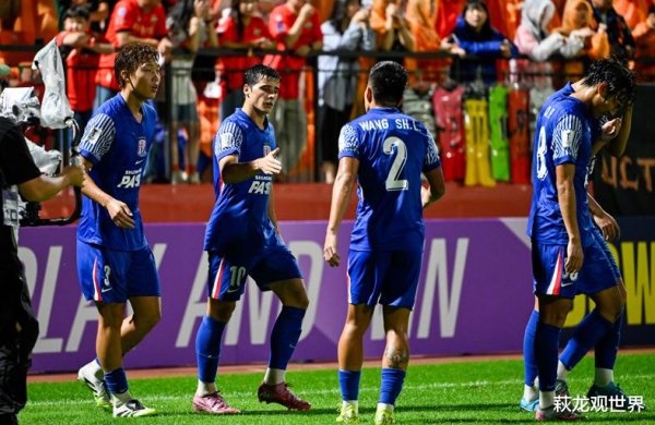 车手撤下三虎明显缴枪了! 38岁于汉超被对手狂薅+染黄, 申花纯属人祸 车手撤下三虎明显缴枪了! 38岁于汉超被对手狂薅+染黄, 申花纯属人祸