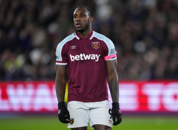 天空体育：安东尼奥随布伦特福德练习  ，不过预计该队不会签他