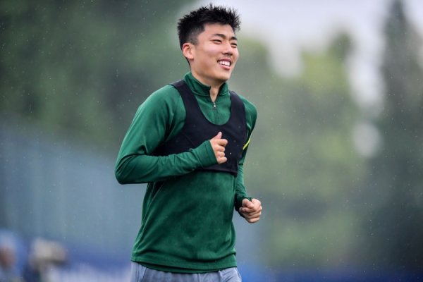 24岁前国青球员何朕宇退役后加盟乌兰察布队征战蒙超 24岁前国青球员何朕宇退役后加盟乌兰察布队征战蒙超