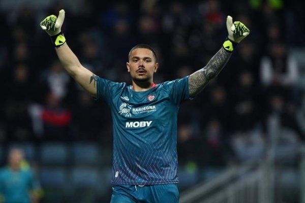 斯基拉:国米在本轮意甲派球探,考察了卡利亚里守门员卡普里莱 斯基拉:国米在本轮意甲派球探,考察了卡利亚里守门员卡普里莱