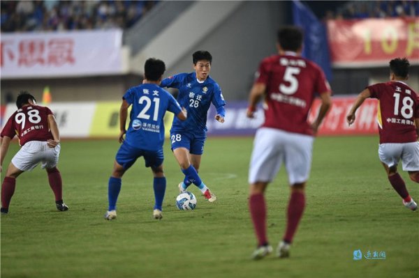 主场作战 内外看“苏超”·燃动绿茵丨宿迁队VS扬州队 大战打响! 主场作战 内外看“苏超”·燃动绿茵丨宿迁队VS扬州队 大战打响!