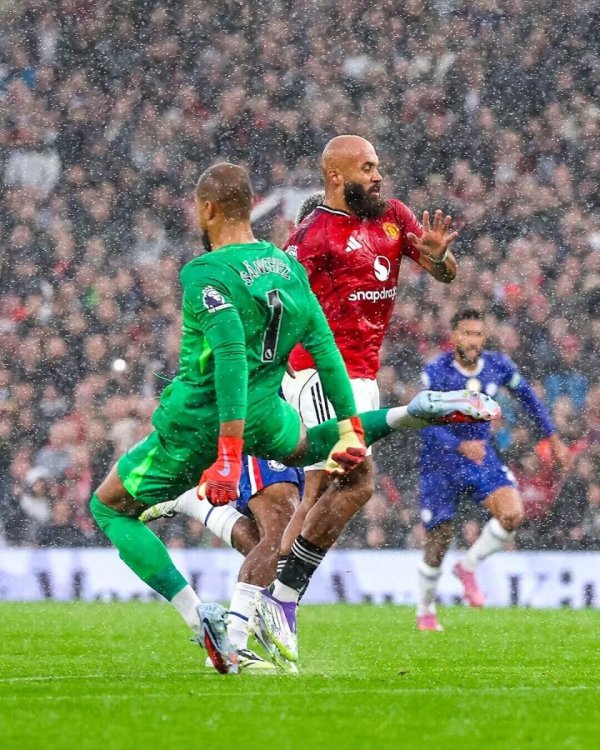 英超:10打10!曼联2-1切尔西,B费建功,卡塞米罗破门+染红 英超:10打10!曼联2-1切尔西,B费建功,卡塞米罗破门+染红