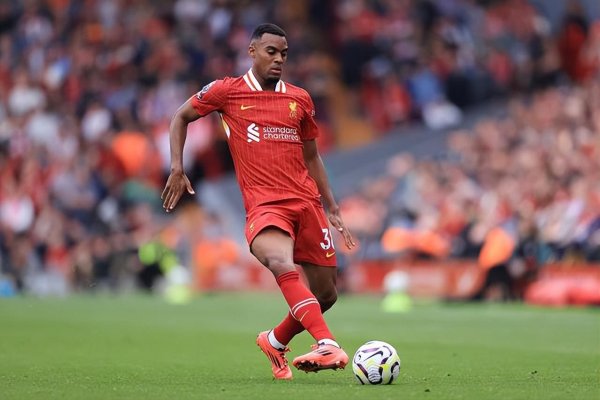 2-1险胜埃弗顿！利物浦打破88年魔咒，蝉联第一名    英超第一名  指日可待