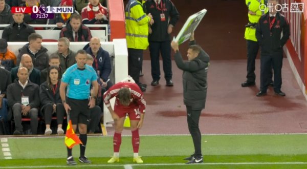 第72分钟利物浦换下伊萨克，基耶萨登场