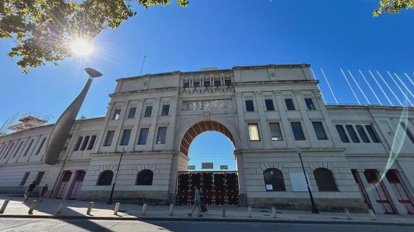 巴萨在蒙特惠奇的赛事  和节庆活动相冲突，但市政府将会提供便利