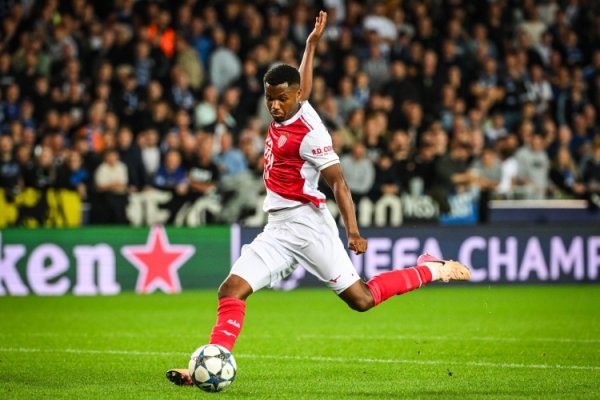 摩纳哥主帅:法蒂的反应很正确,但球员需要理解替换队员 总是有原因的 摩纳哥主帅:法蒂的反应很正确,但球员需要理解替换队员 总是有原因的