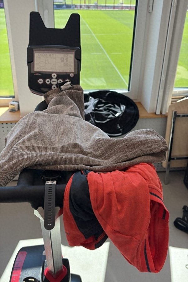 图片报: 拜仁中场球员帕夫洛维奇复健    练习  , 预计9月中旬复出