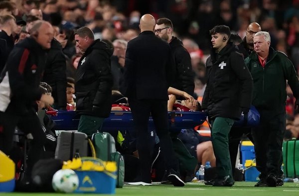 六连胜的代价！斯洛特遭遇两大难题，3000万欧铁卫或赛季报销