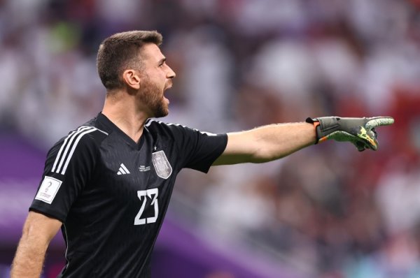 乌奈-西蒙：我们掌控了赛事  并时刻保持警惕，上半场本可进更多球