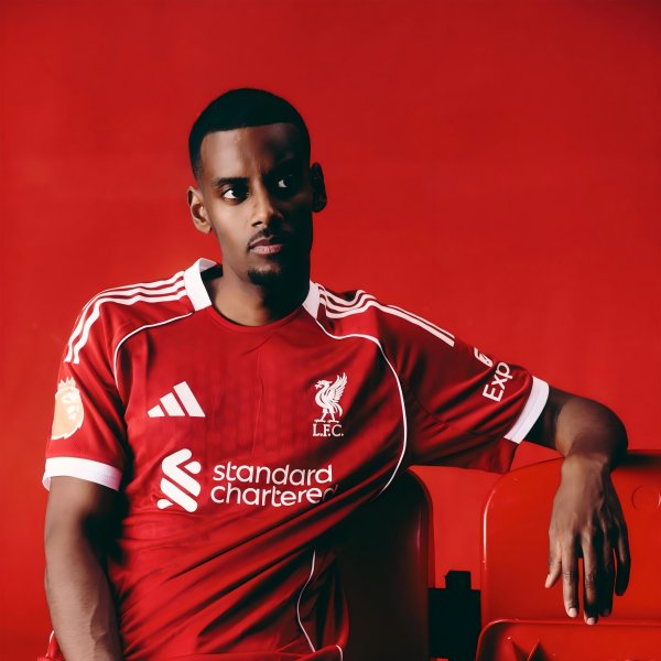 表现挣扎+拖累国家队，英媒：伊萨克罢训逼宫致困境效仿者应警示