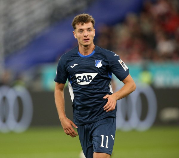 德天空：拜仁有意霍芬海姆前场球员阿斯拉尼，但他本人理想  加盟巴萨