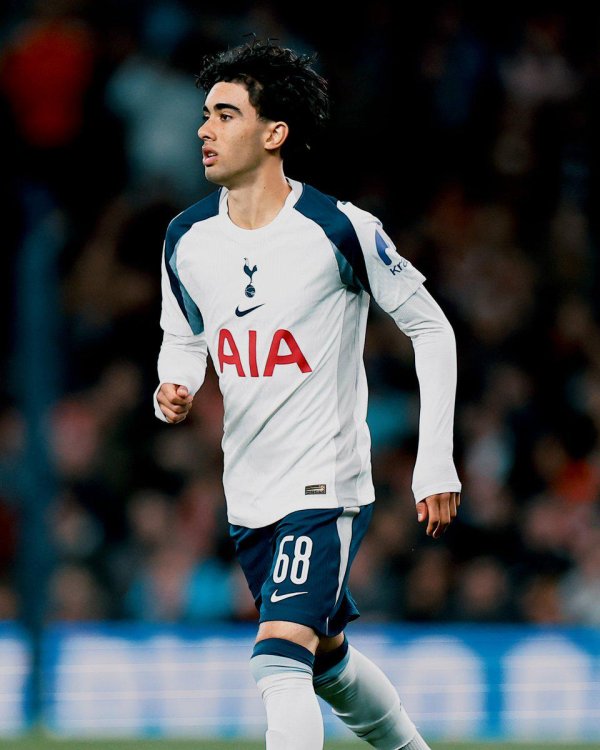 英联杯后备 登场,热刺16岁小将威廉斯-巴尼特上演一线队首秀 英联杯后备 登场,热刺16岁小将威廉斯-巴尼特上演一线队首秀