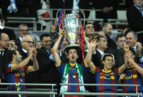 传奇！布斯克茨生涯至今斩获36冠，巴萨生涯722场32冠