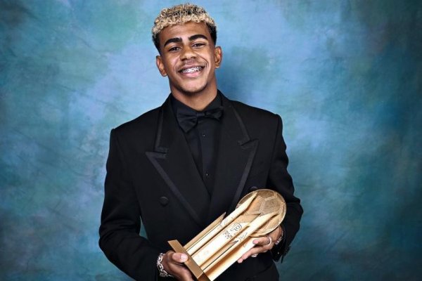 科帕奖投票详情:仅古利特未给亚马尔投票,24人投亚马尔第一 科帕奖投票详情:仅古利特未给亚马尔投票,24人投亚马尔第一