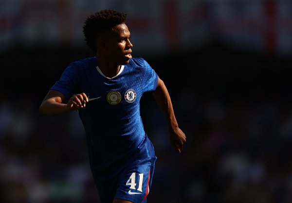 吉乌先创蓝军最年轻欧冠破门记录  ，33分钟后被18岁埃斯特旺打破