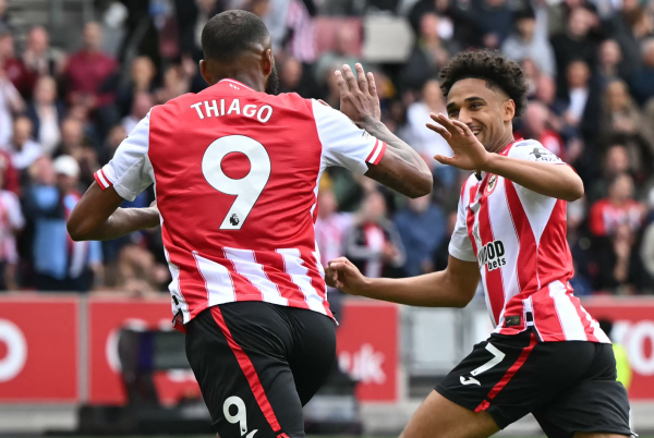 蒂亚戈成为对曼联前20分钟连进两球第二人，上一个是桑切斯