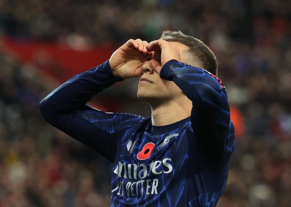 鲁尼谈英超形势:阿森纳和曼城是夺魁 热门,我倾向于看好枪手 鲁尼谈英超形势:阿森纳和曼城是夺魁 热门,我倾向于看好枪手