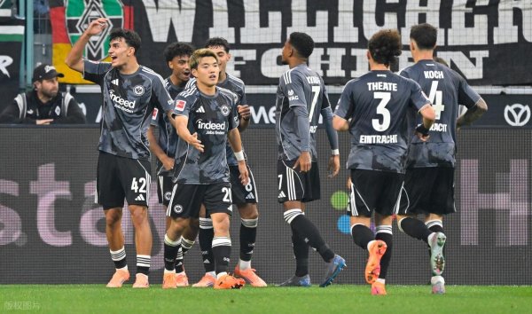 6-3, 27岁日本球星闪耀德甲: 无敌助功  连进两球, 现场视角太牛了