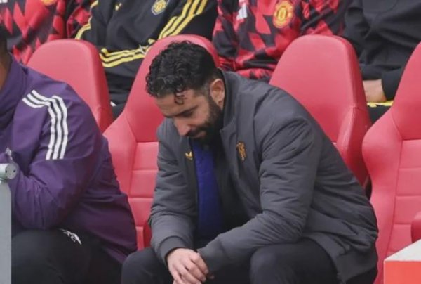 阿莫林,下课吧!懦弱少帅,害惨曼联。 阿莫林,下课吧!懦弱少帅,害惨曼联。